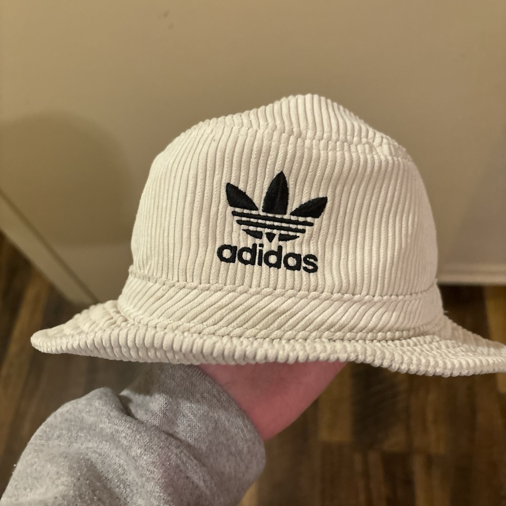 Adidas bucket hat